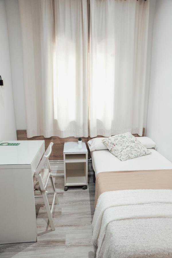 Hostal Ruta De Francia Barselona Dış mekan fotoğraf