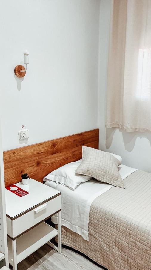 Hostal Ruta De Francia Barselona Dış mekan fotoğraf