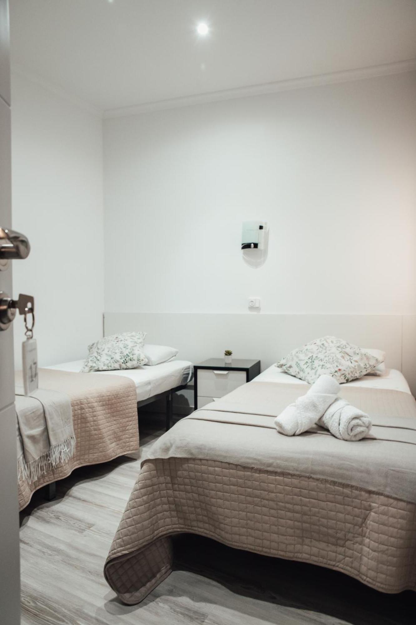 Hostal Ruta De Francia Barselona Dış mekan fotoğraf
