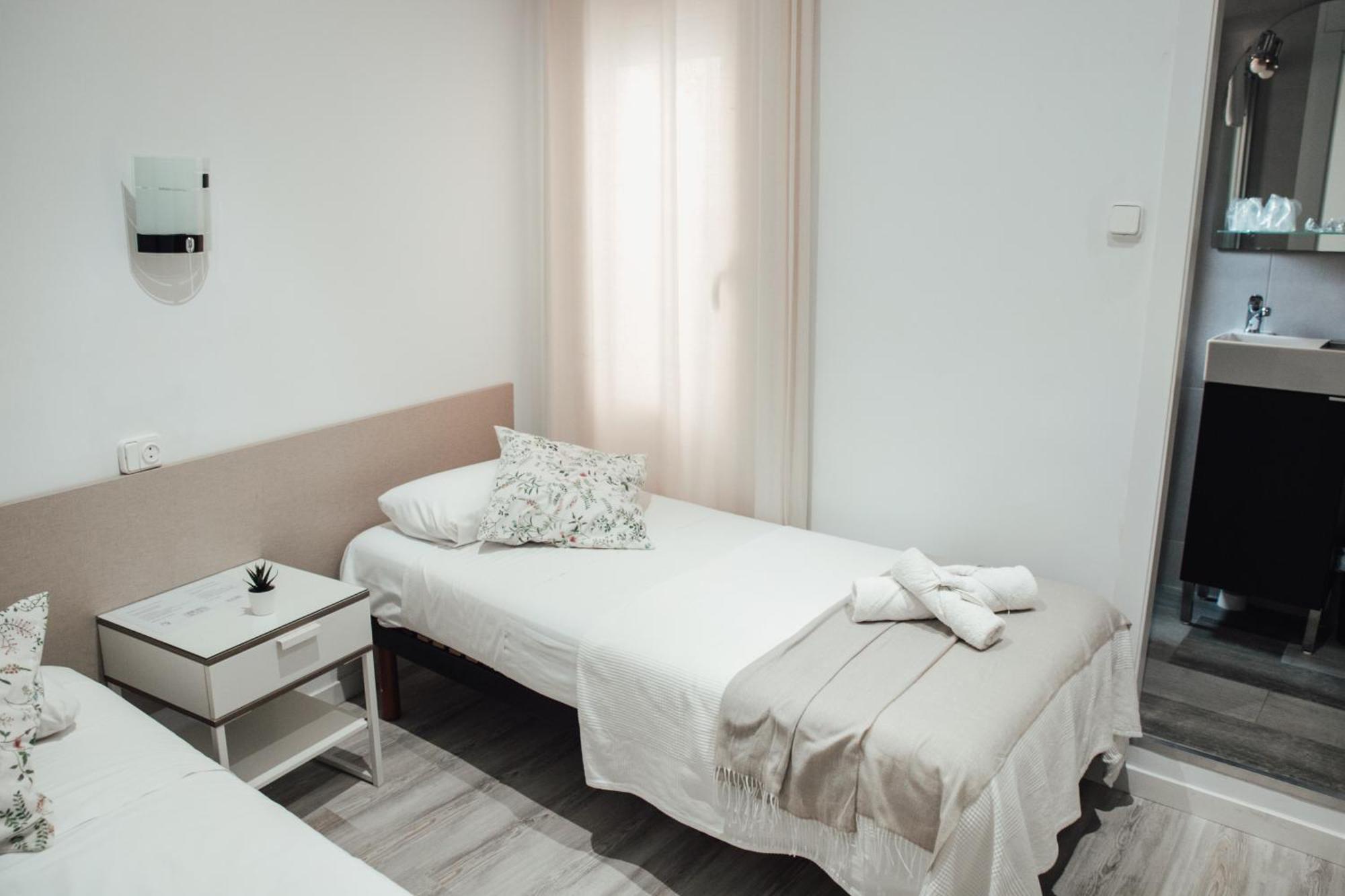 Hostal Ruta De Francia Barselona Dış mekan fotoğraf