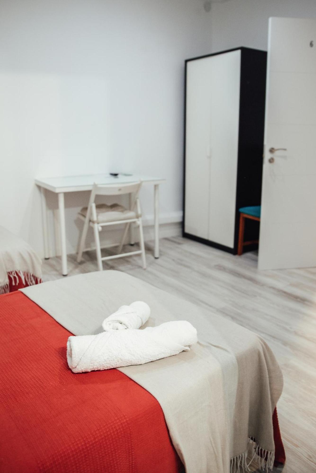 Hostal Ruta De Francia Barselona Dış mekan fotoğraf