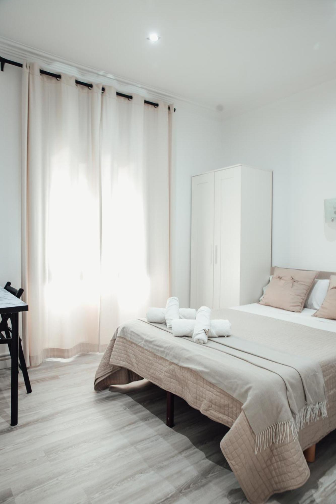 Hostal Ruta De Francia Barselona Dış mekan fotoğraf