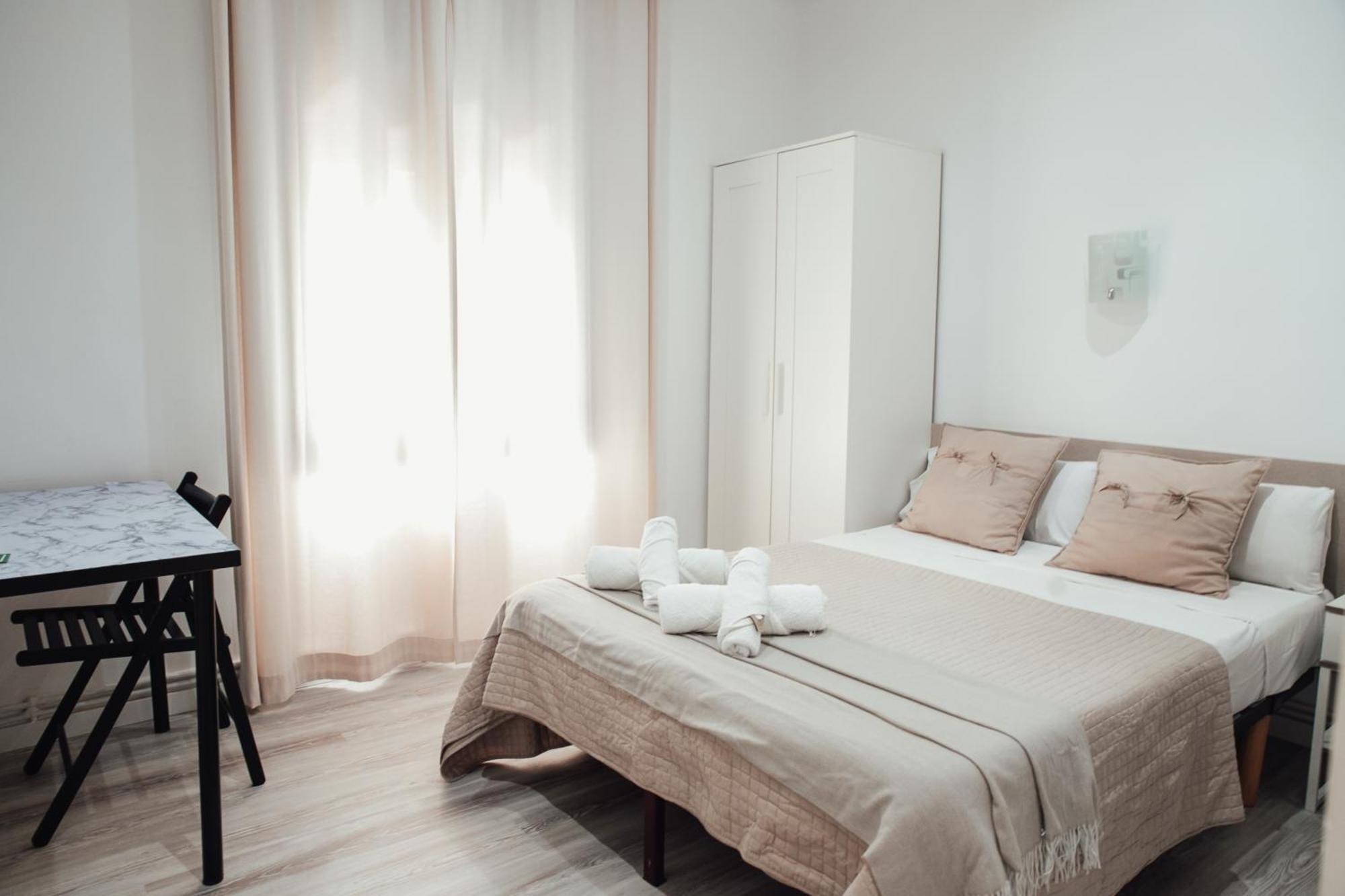 Hostal Ruta De Francia Barselona Dış mekan fotoğraf