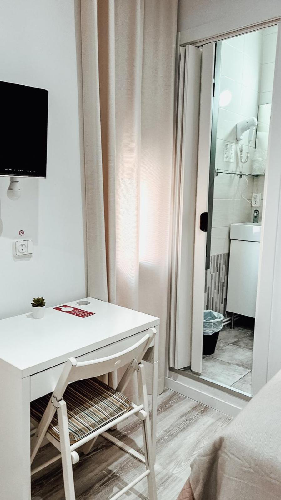 Hostal Ruta De Francia Barselona Dış mekan fotoğraf