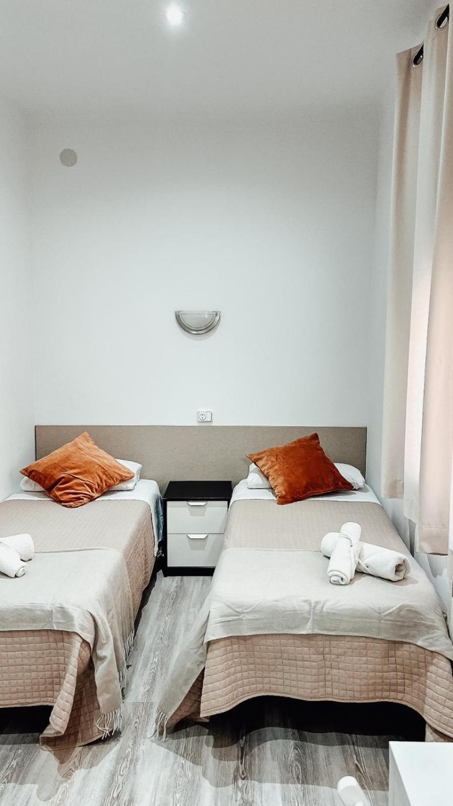 Hostal Ruta De Francia Barselona Dış mekan fotoğraf