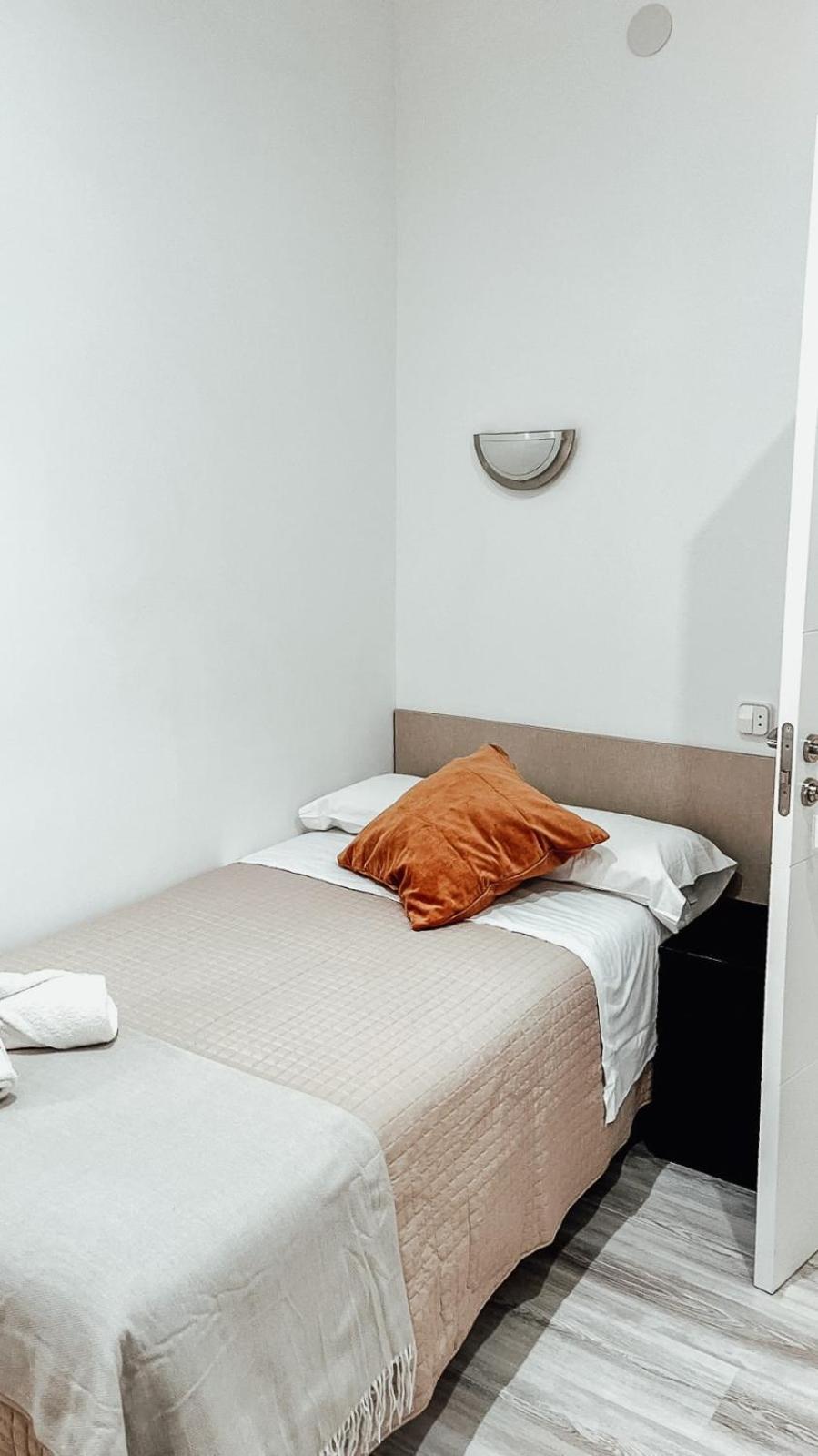 Hostal Ruta De Francia Barselona Dış mekan fotoğraf
